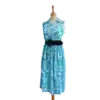 robe bleue et blanche friperie vintage plissée